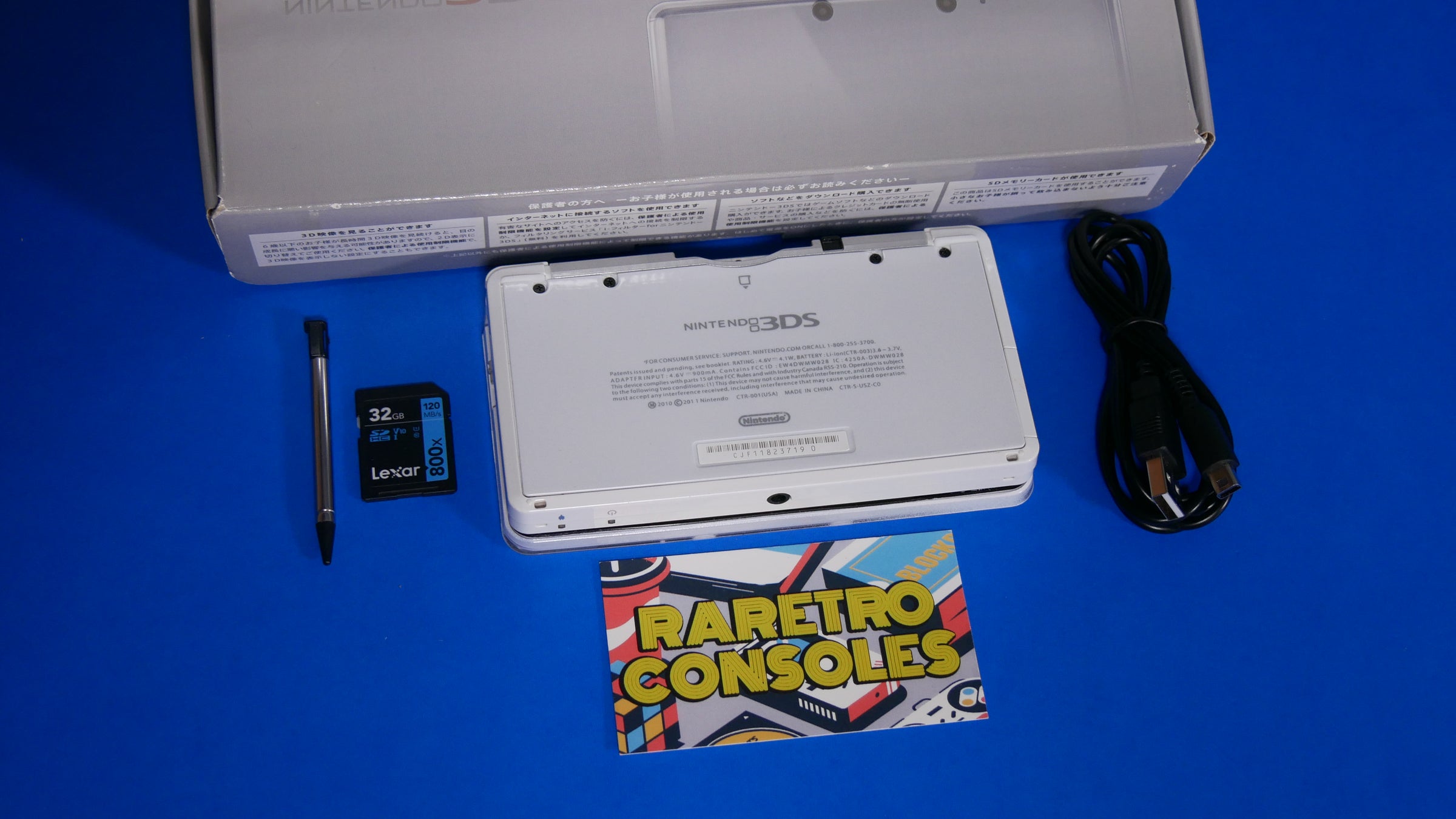 Nintendo 3DS in Ice White with original box | Raretro Consoles