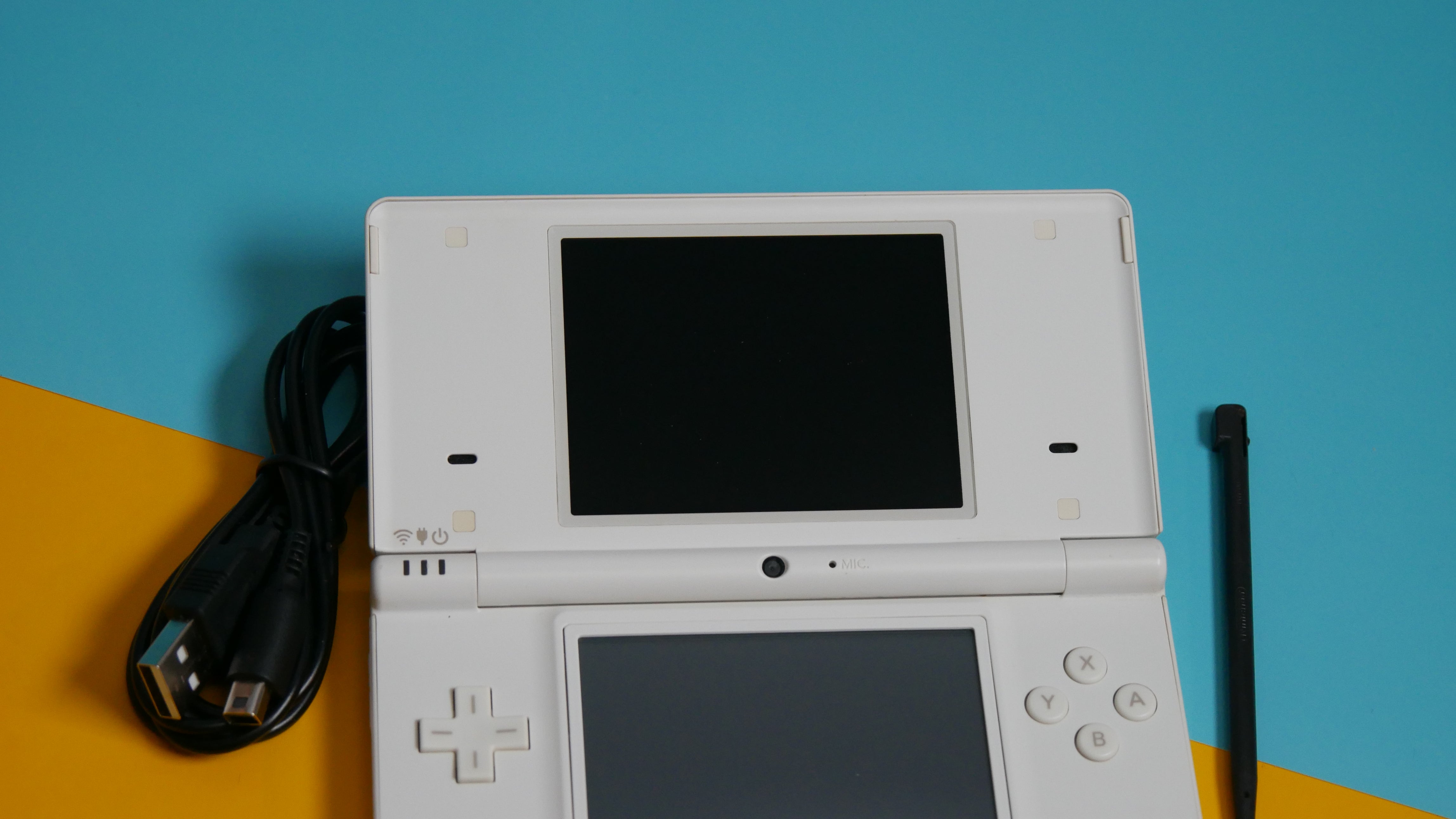 Nintendo NINTENDO DS ニンテンドー DSI WHITE 対戦 Amazon.com: Nintendo DSi White - Standard Edition (Renewed