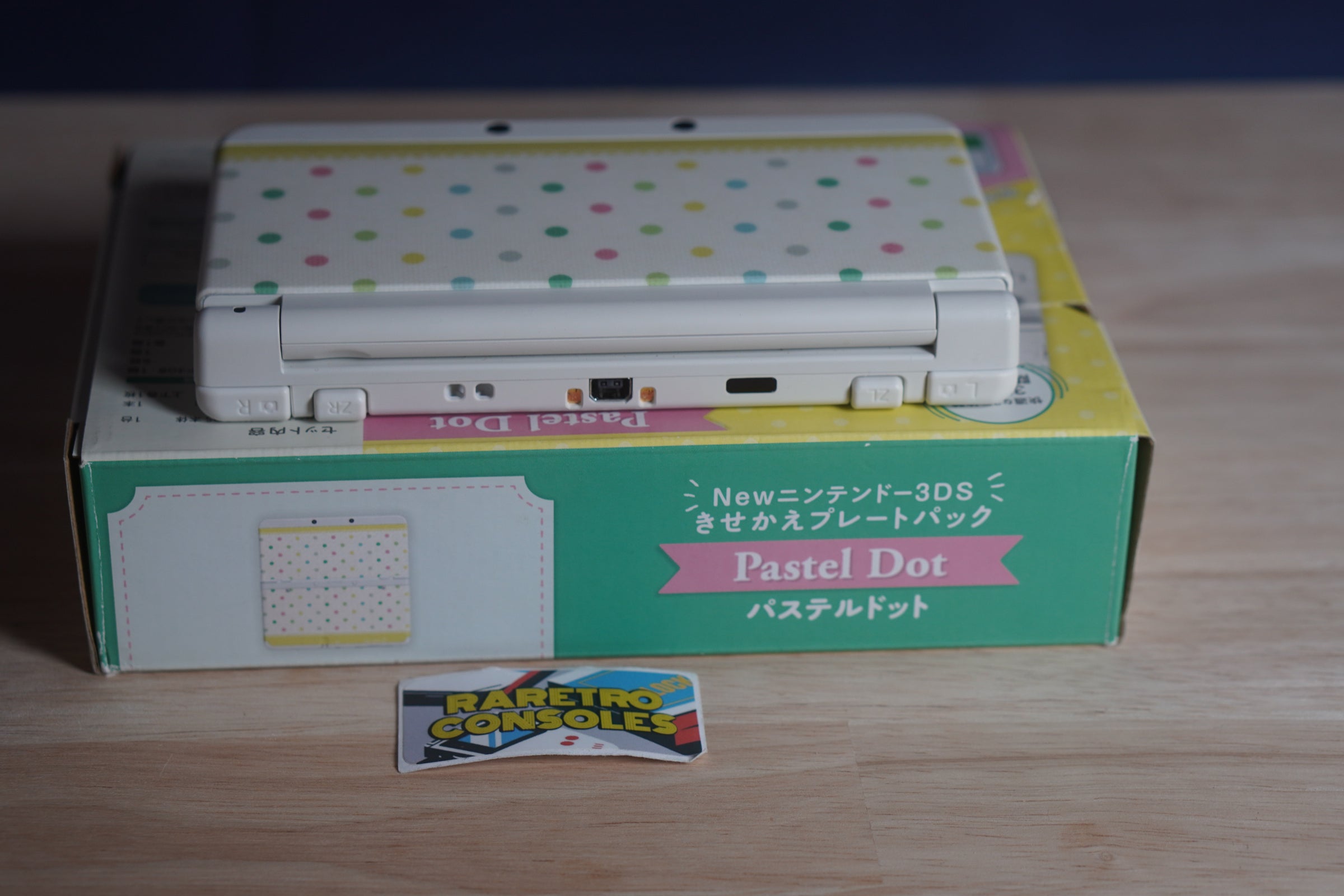 New Nintendo 3DS with Pastel Dot Plates & Box | Raretro Consoles