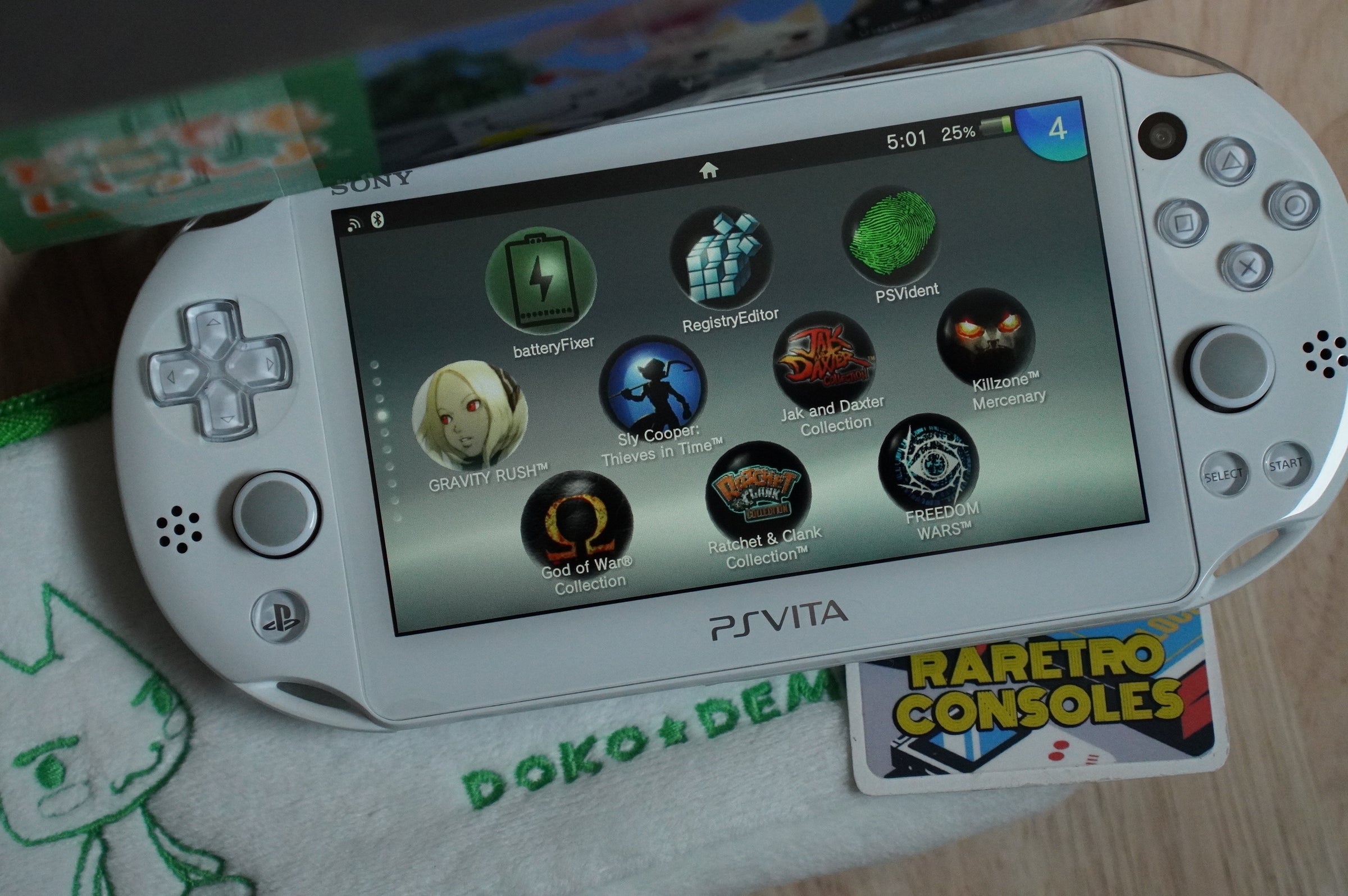 Playstation Vita 2000 Doko Demo Issyo White Console With Box