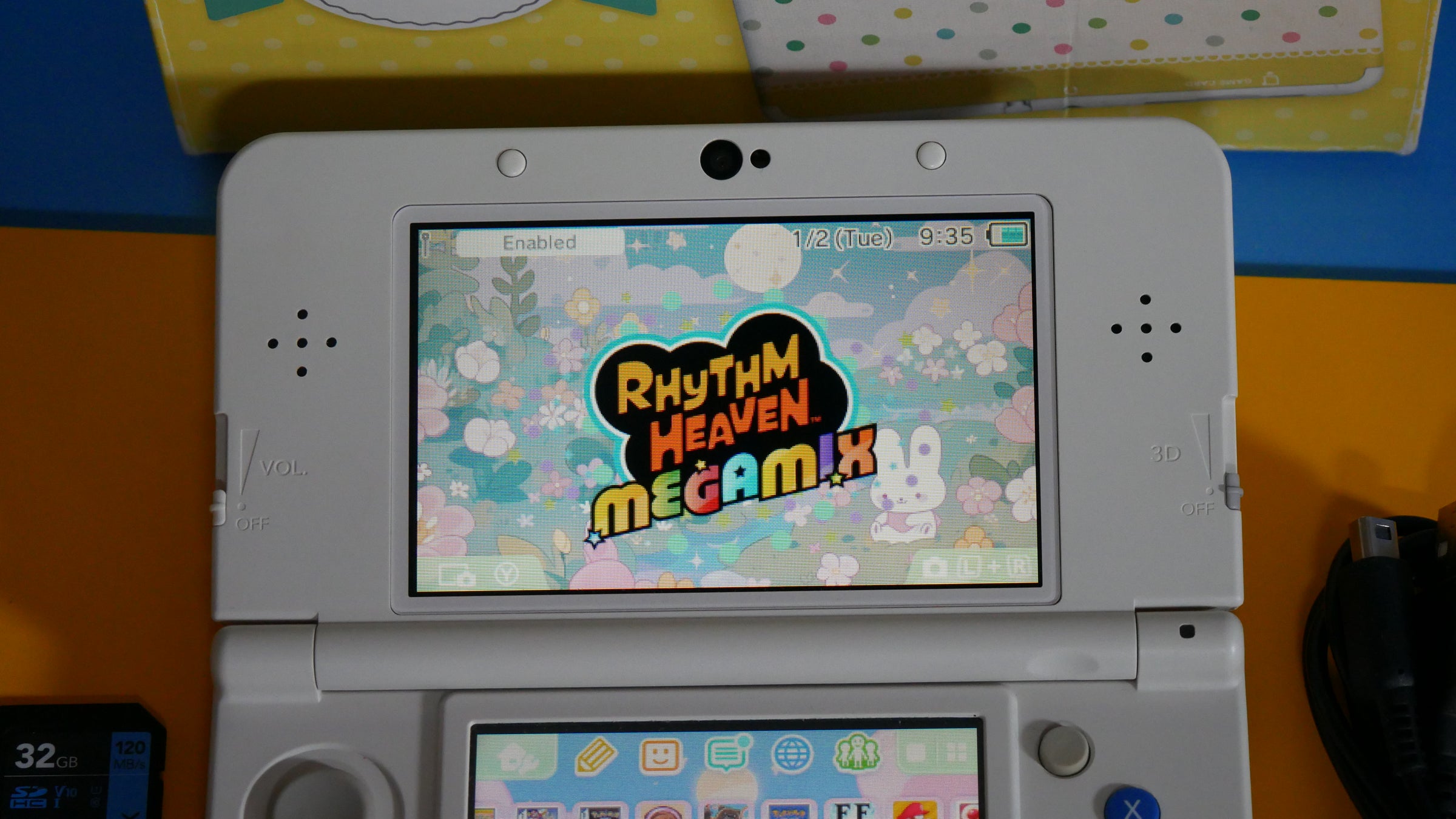 New Nintendo 3DS with Pastel Dot Plates & Box | Raretro Consoles