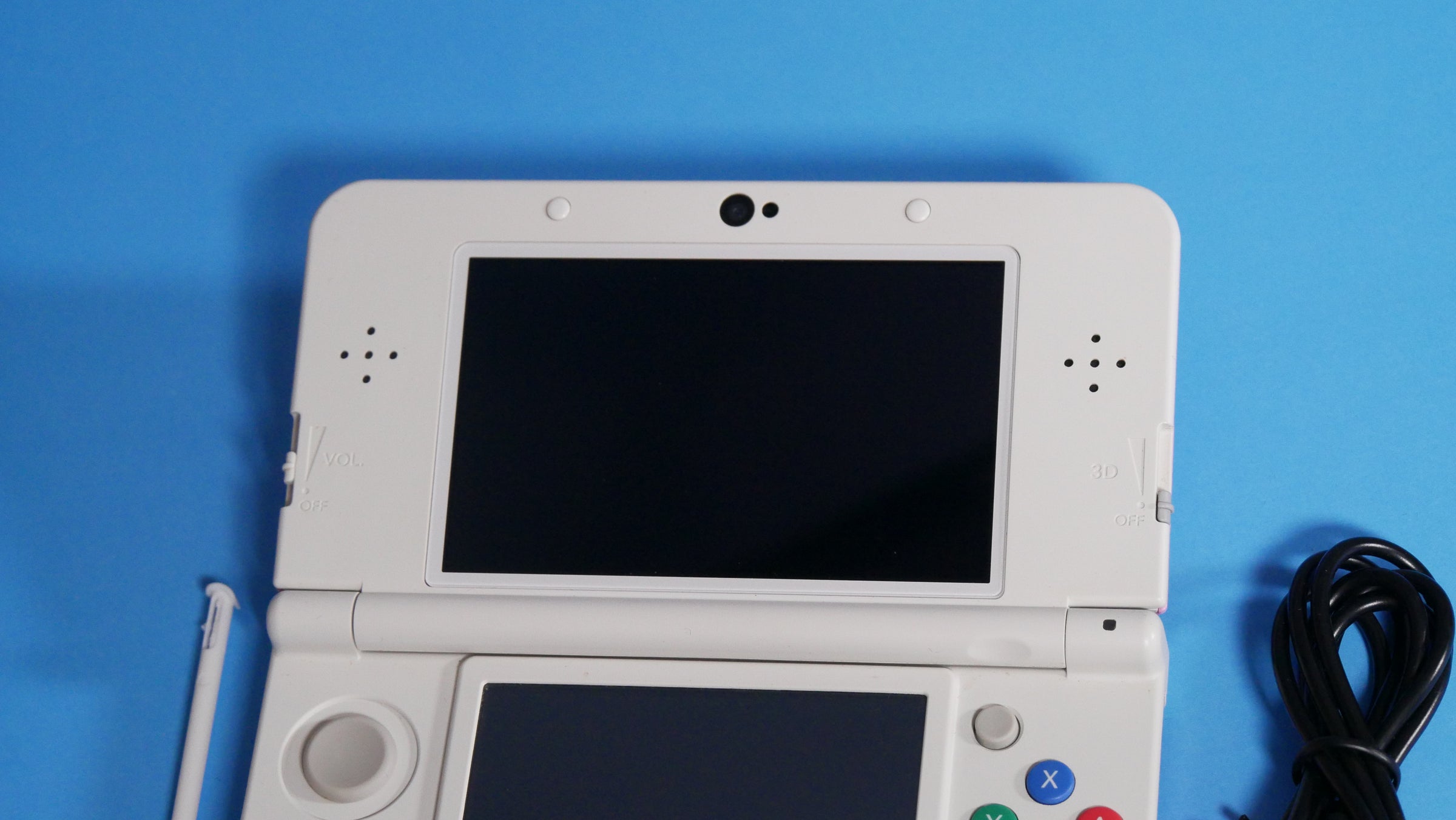 New Nintendo 3DS in White with No. 025 Pink Mario Embossed Plates