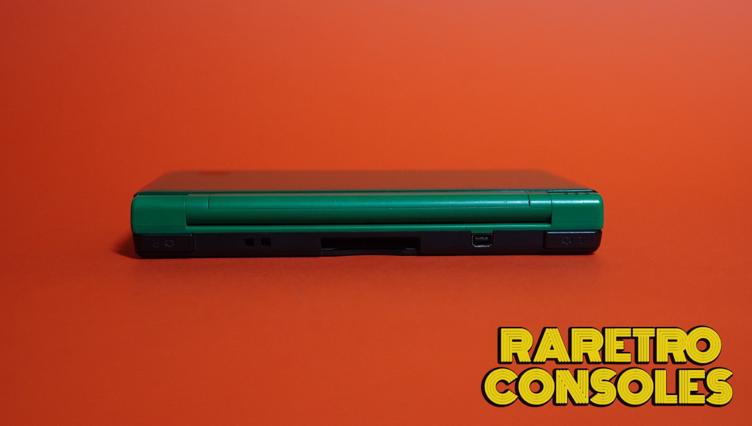 Emerald Green Nintendo DSi XL | Raretro Consoles