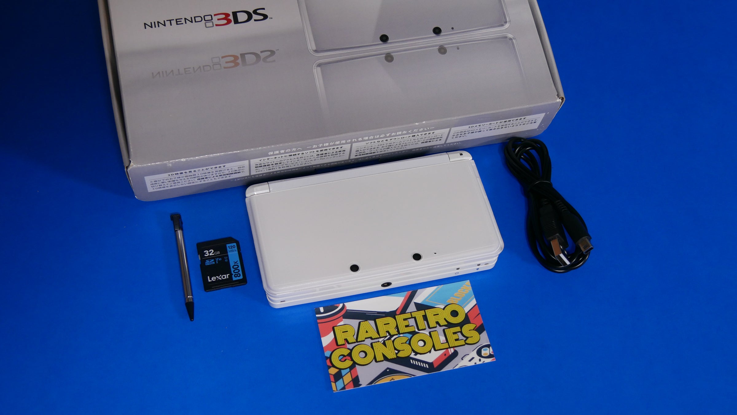 Nintendo 3DS in Ice White with original box | Raretro Consoles