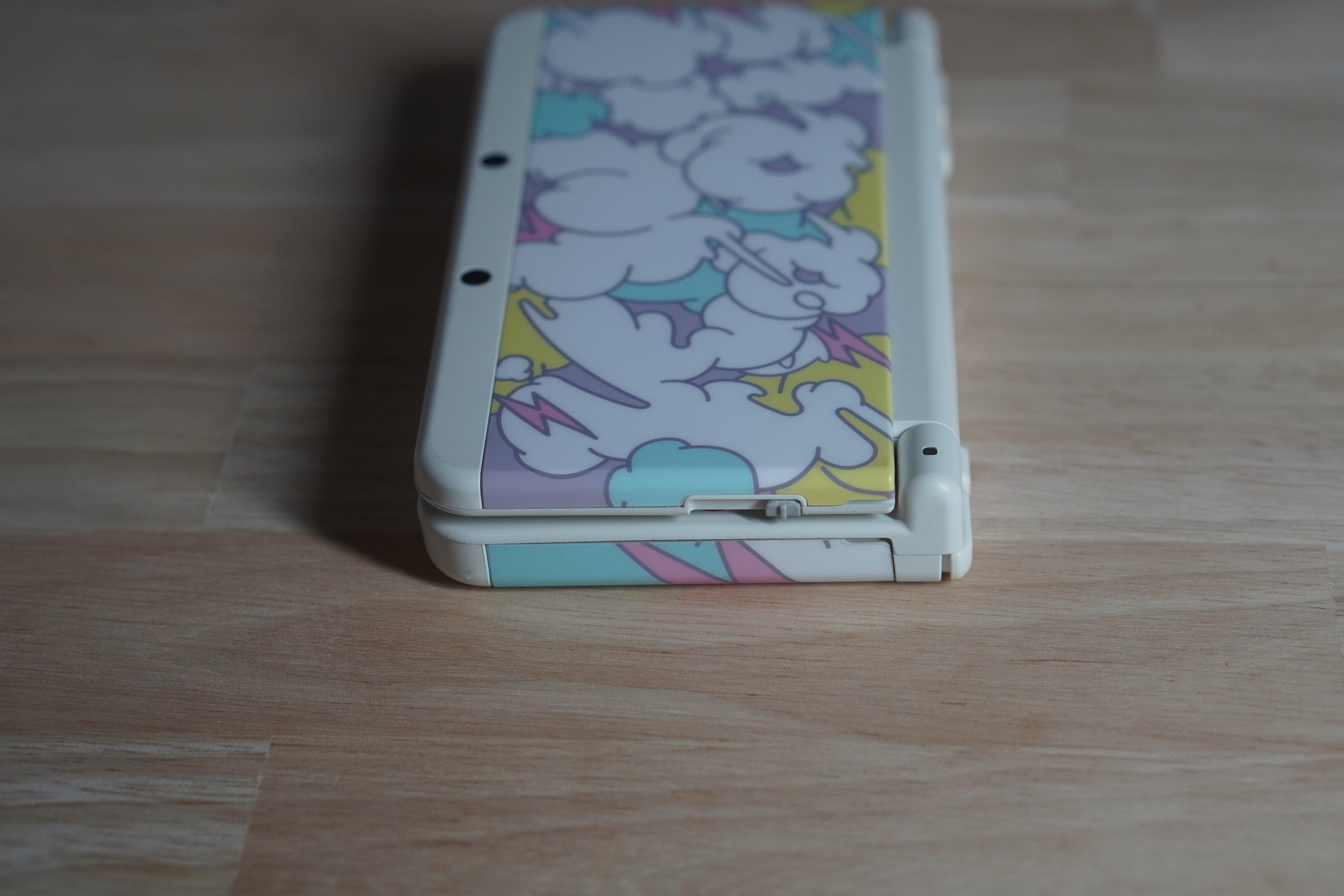 New Nintendo 3DS with No. 053 Boo Clouds Plates | Raretro Consoles
