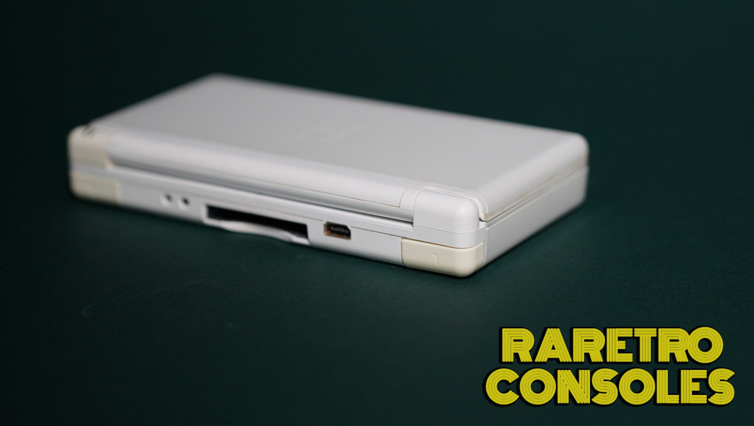 Nintendo DS Lite in Crystal White | Raretro Consoles