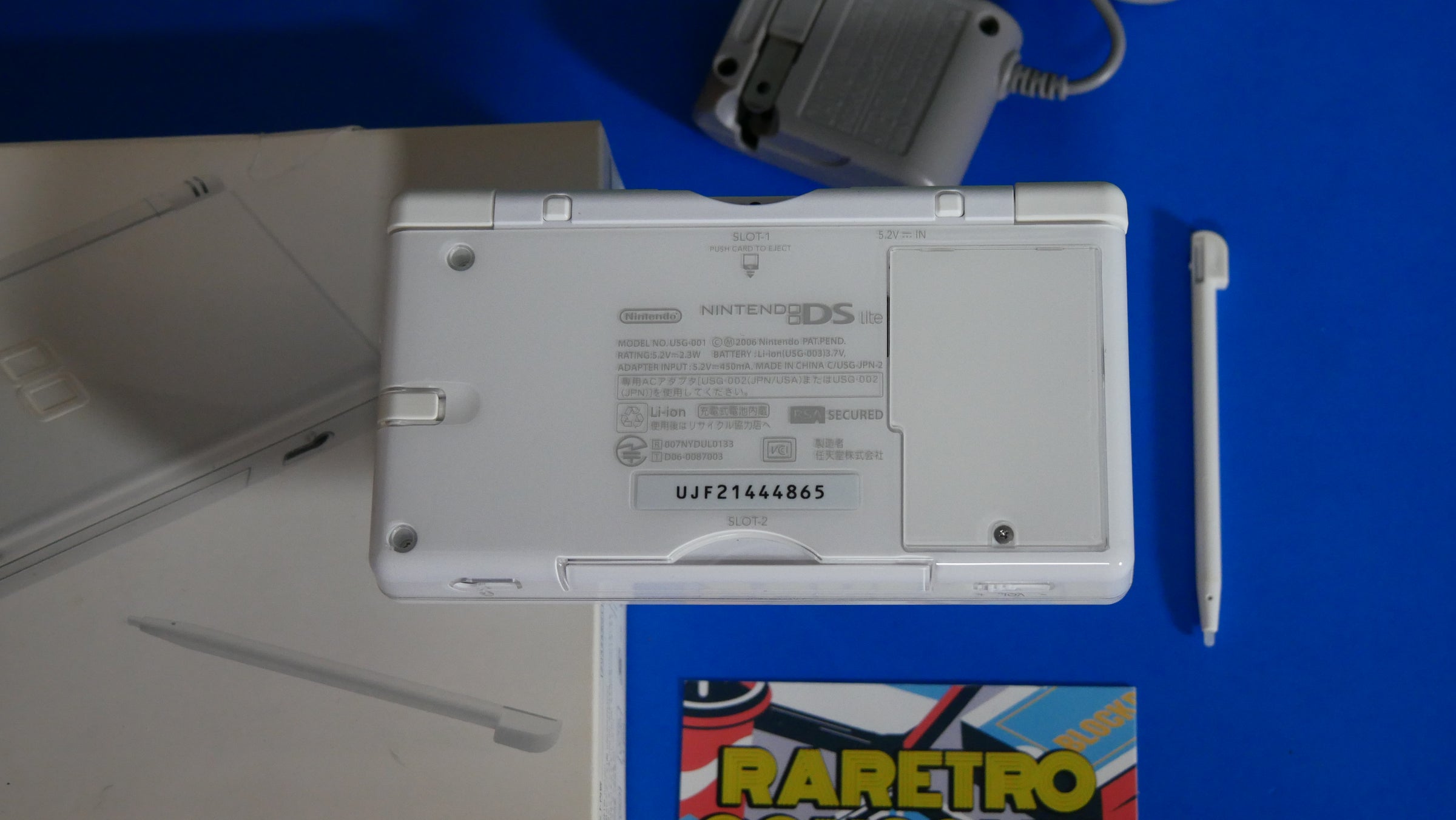 Nintendo DS Lite in Crystal White with Box | Raretro Consoles