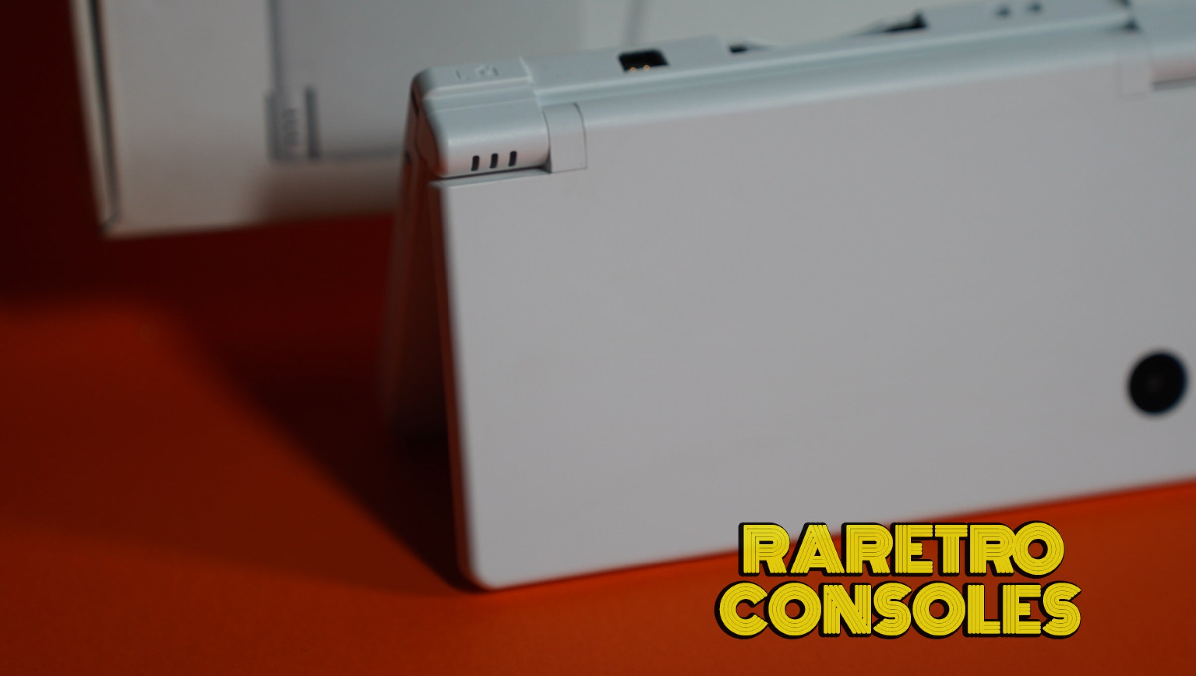 Nintendo DSi in White with Box | Raretro Consoles