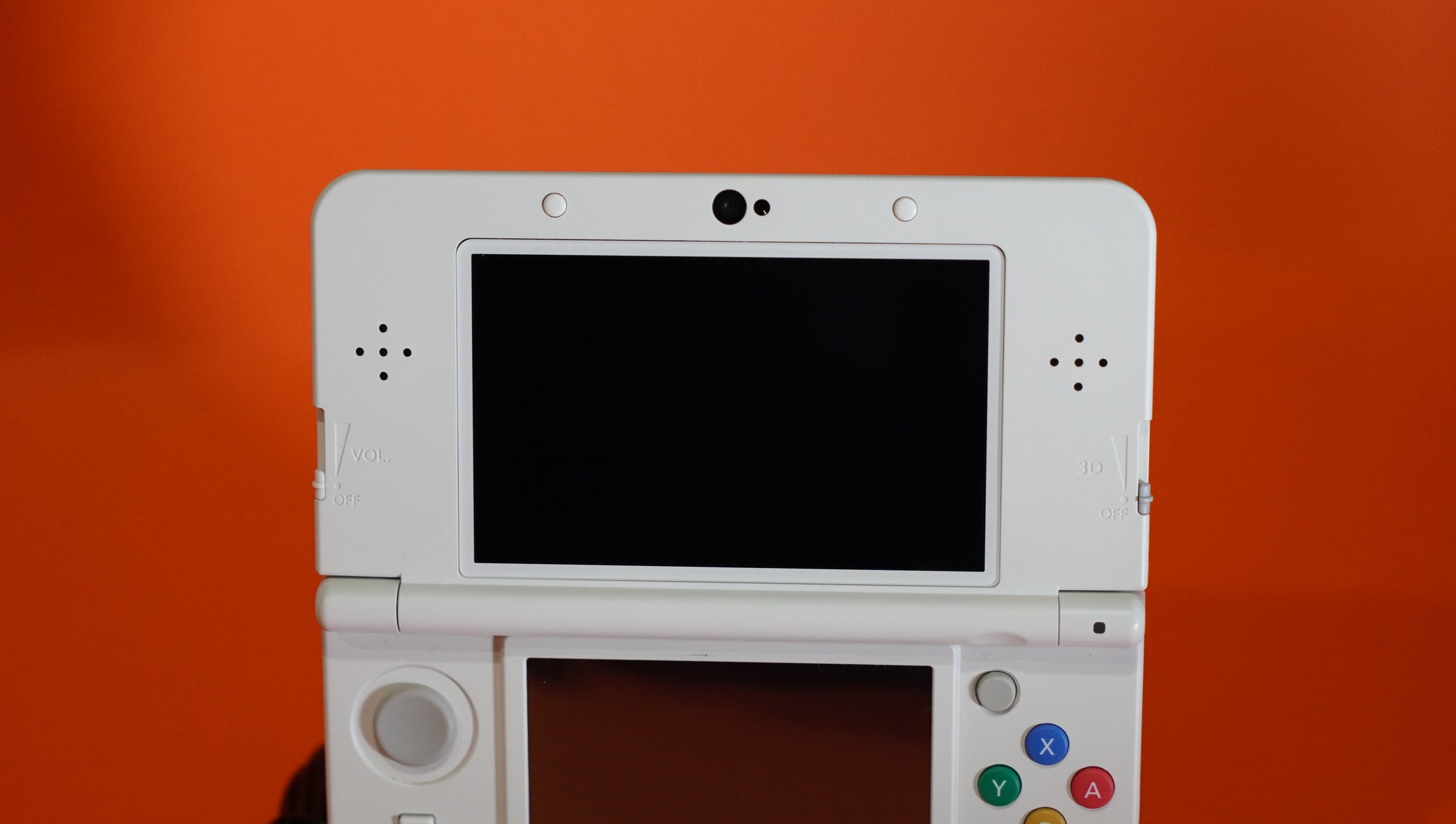 New Nintendo 3DS with No. 003 Princess Peach Plates | Raretro Consoles
