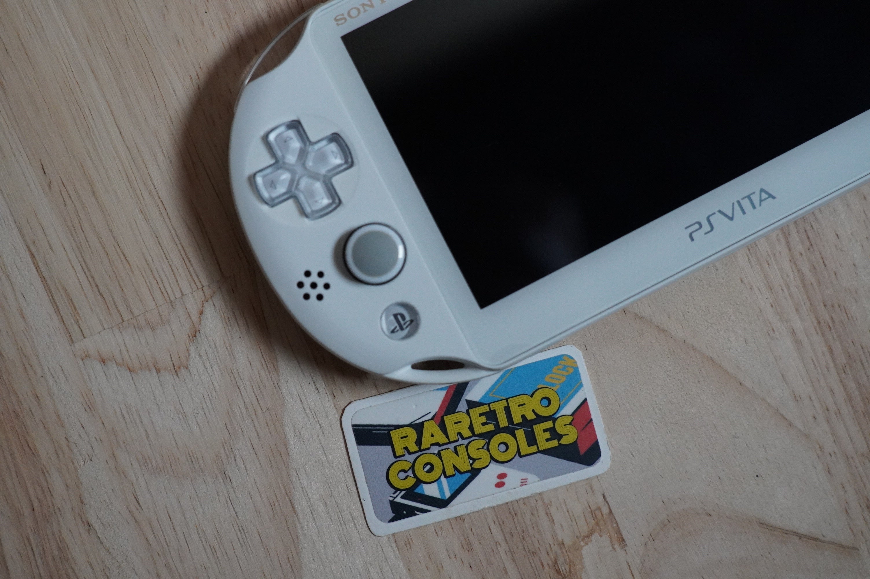 PlayStation®Vita（PCH-2000シリーズ）Wi-Fiモデル … SCE Sony 