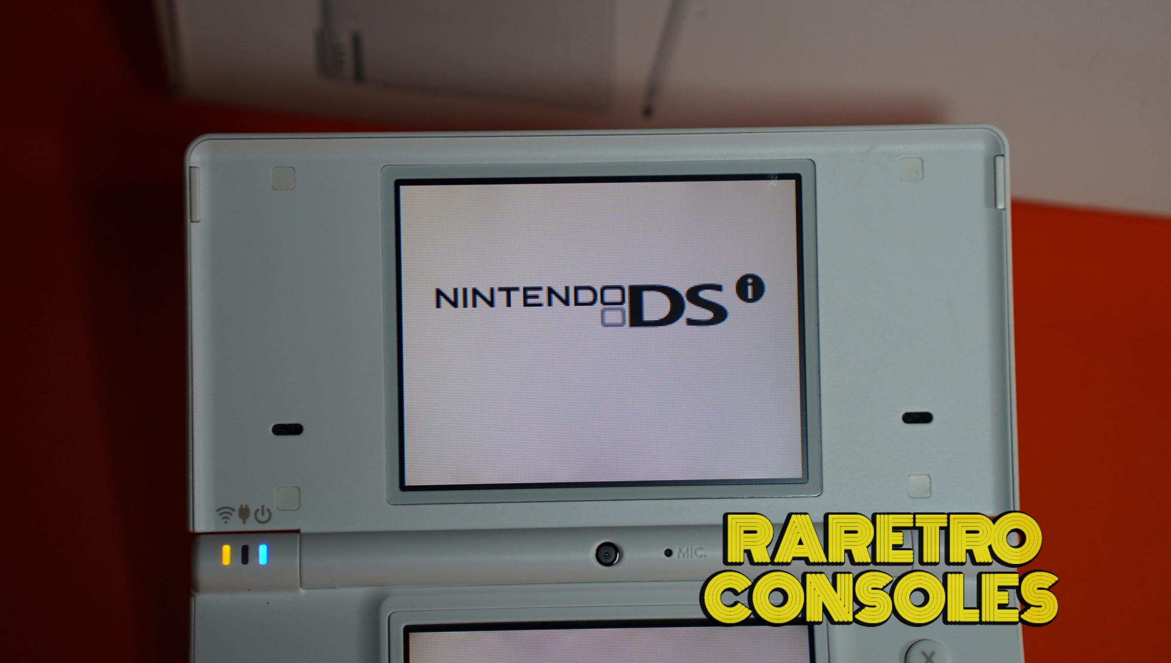Nintendo DSi in White with Box | Raretro Consoles