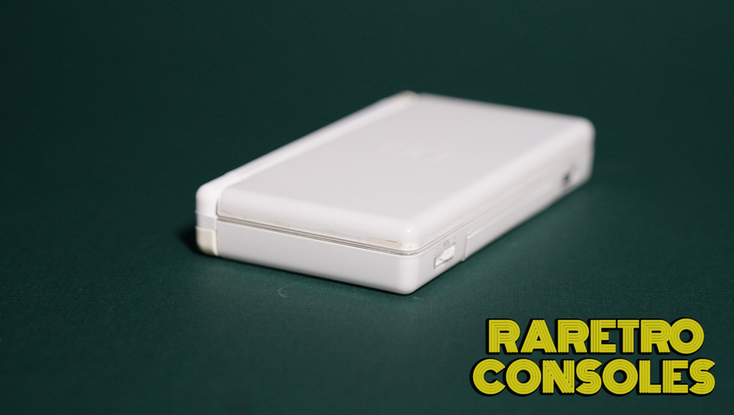 Nintendo DS Lite in Crystal White | Raretro Consoles