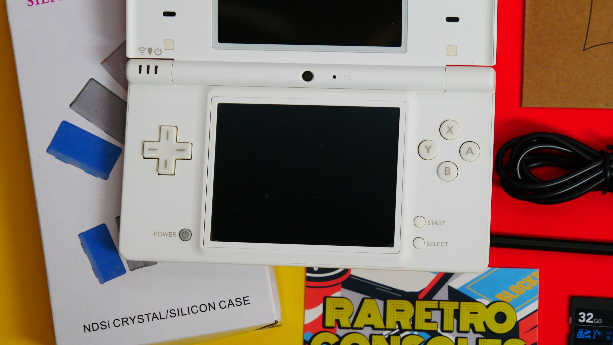 Nintendo 2024 DSi in White