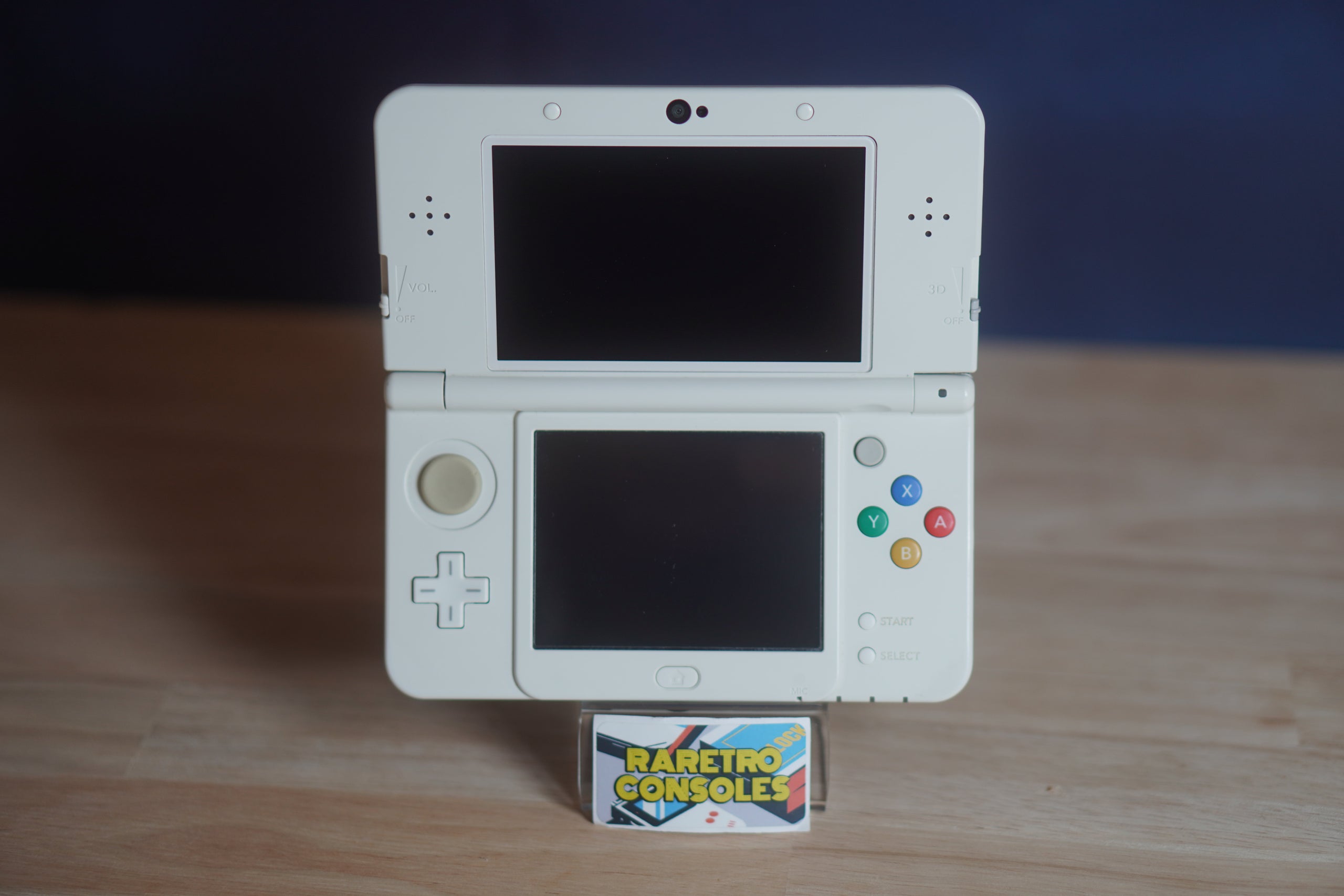 Nintendo shops 3DS in White (READ DESCRIPTION)