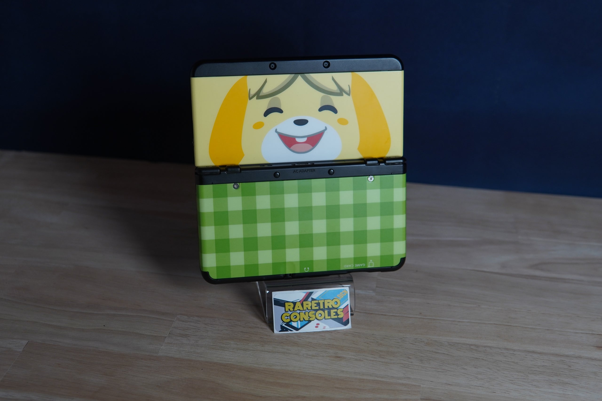 New Nintendo 3DS in Black with No. 013 Animal Crossing Isabelle